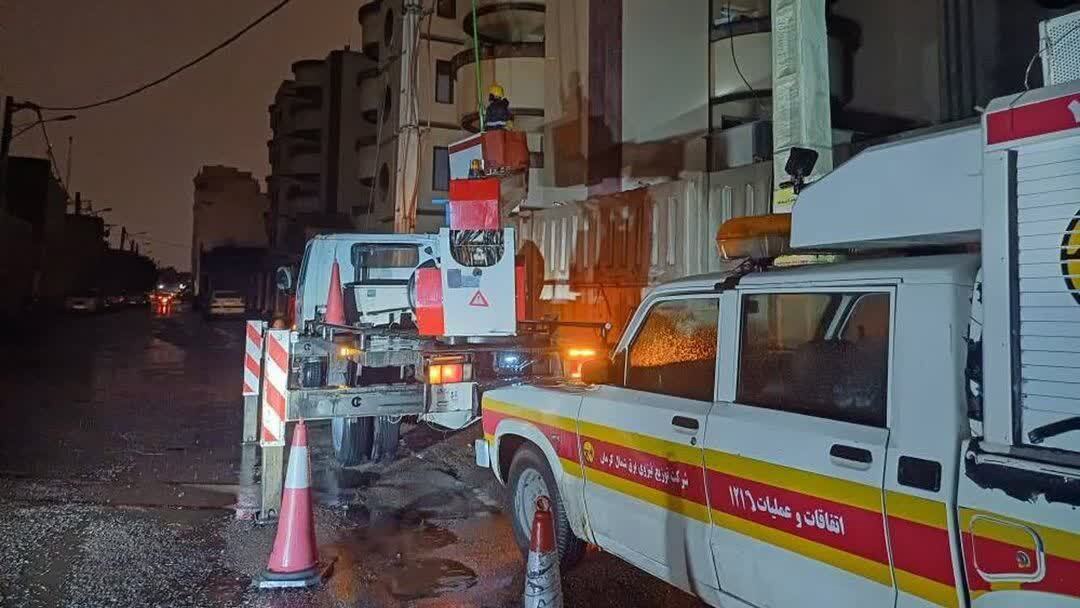 خدمت‌رسانی ۱۲ اکیپ عملیاتی برق کرمان در بارندگی‌های اخیر