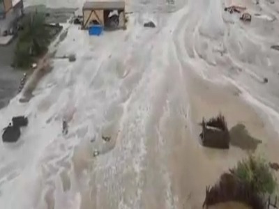 تصاویر هوایی از سیلاب در روستای کلات مالکِ قلعه‌گنج