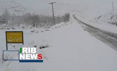 تلاش مضاعف بیش از۱۴۰ تیم پلیس راه در جاده های برف گیر استان