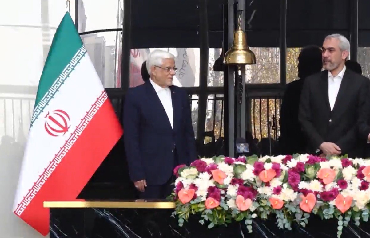 آیین نواختن زنگ آغاز معاملات بورس