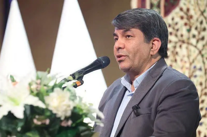 استاد باستانی پاریزی تاریخ را به متن زندگی مردم آورد