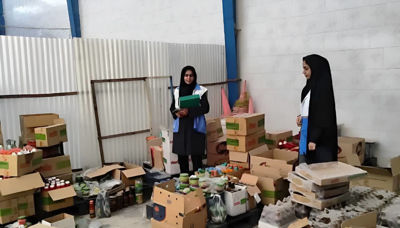 معدوم سازی سازی حدود ده تن مواد غذایی تاریخ مصرف گذشته در کرمان