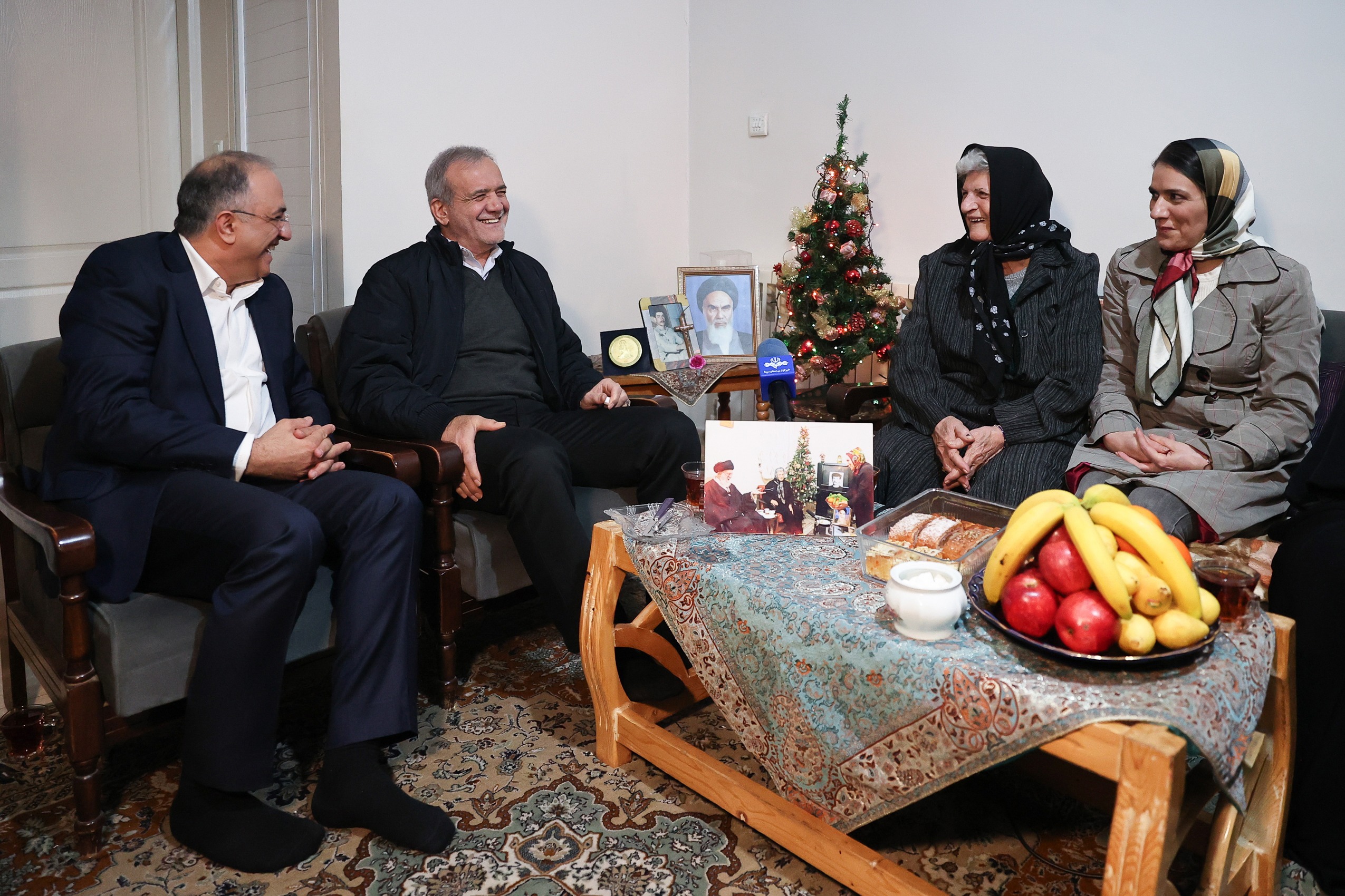 پزشکیان: اقتدار امروز کشور، مرهون ایثار شهیدان است