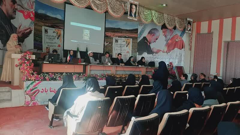 اولین همایش بانوان زنبوردار کارآفرین شهرستان رابر برگزار شد