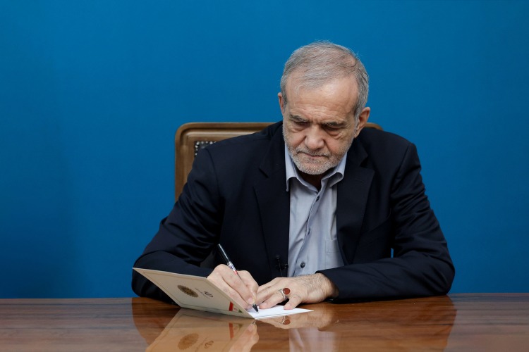 پزشکیان: استاد دینانی از تبار حکیمان پیوند عقلانیت و معنویت است