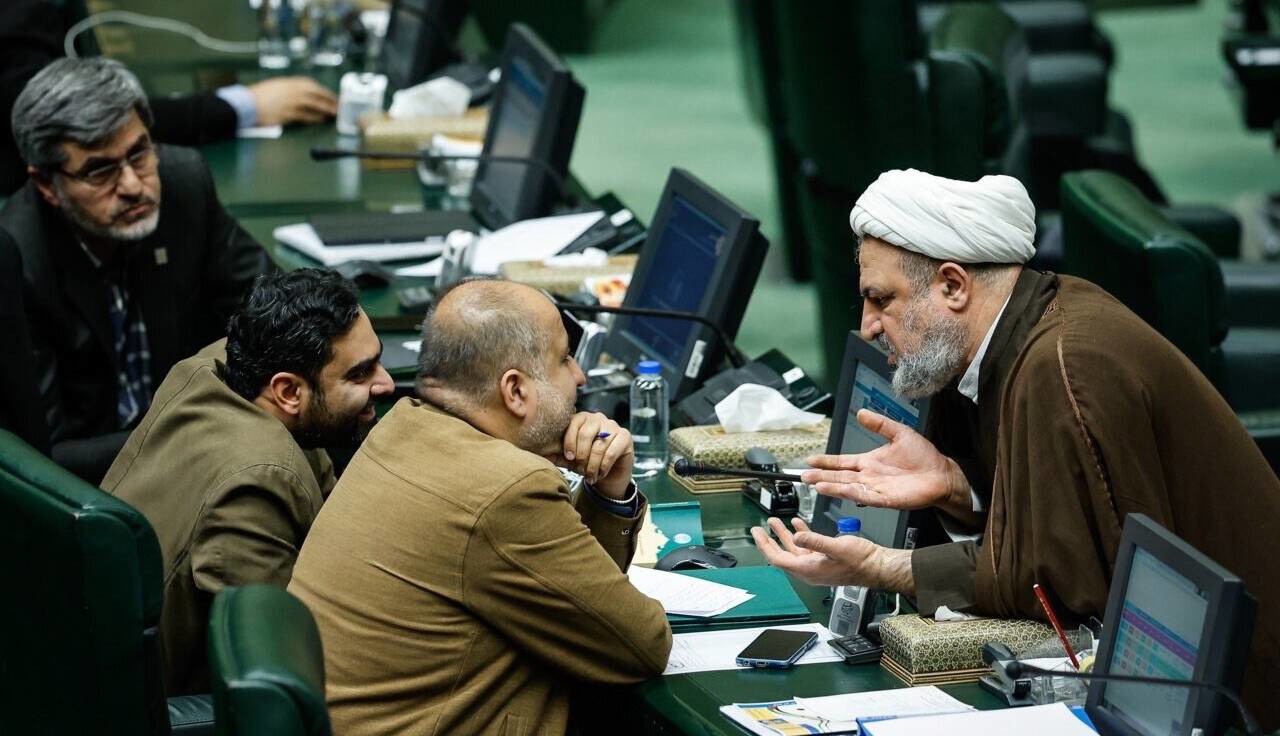 حل مشکلات مردم؟ تندروها دنبال حذف پزشکیان و انتخابات مجدد هستند!