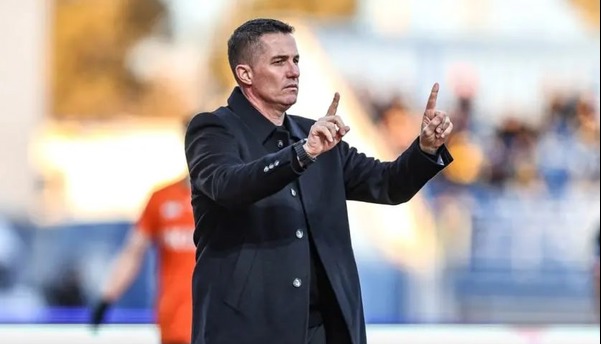 سرمربی پرسپولیس از ایران رفت