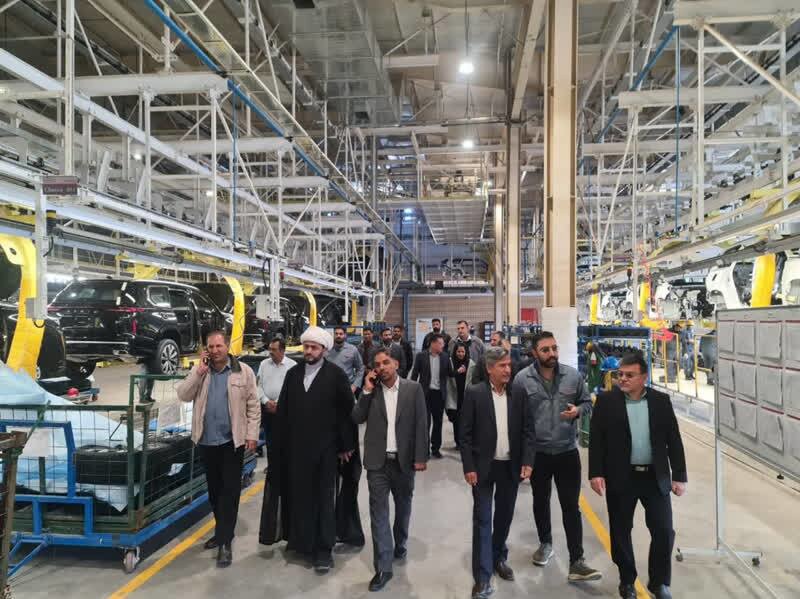 بازدید مسئولان قضائی از صنایع تولید خودرو در بم