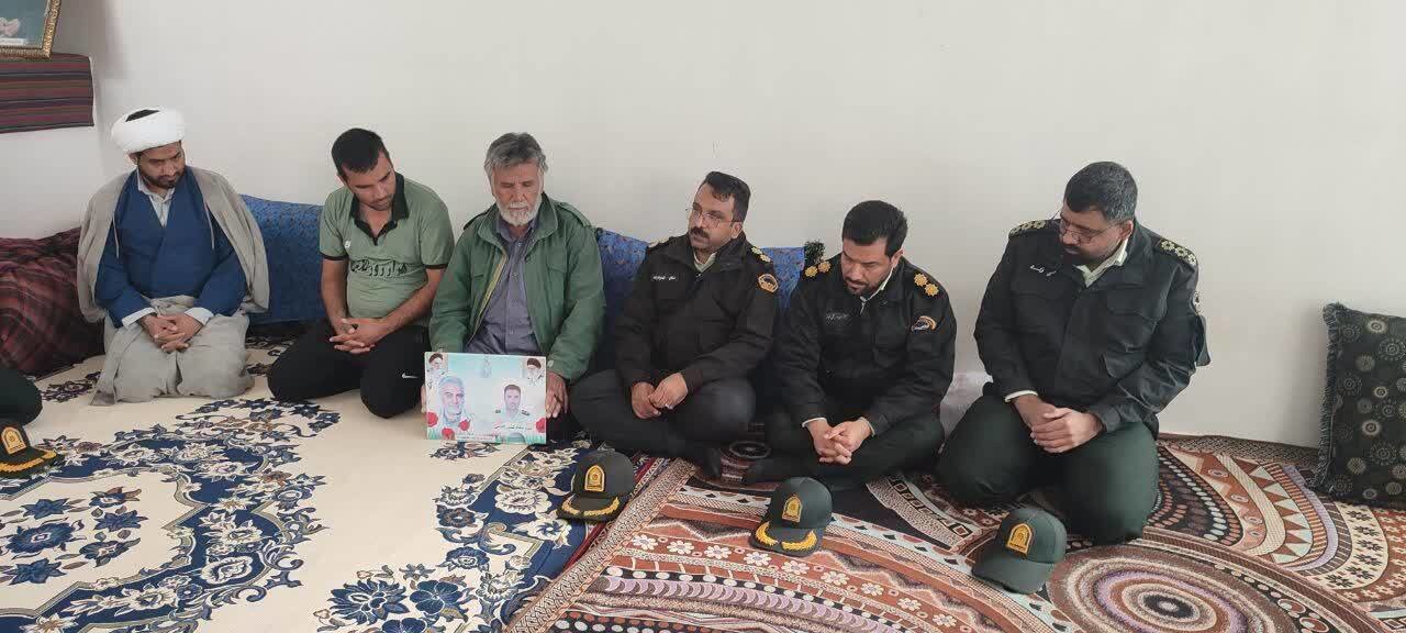 دیدار فرمانده انتظامی فاریاب با خانواده شهید شمس الدینی