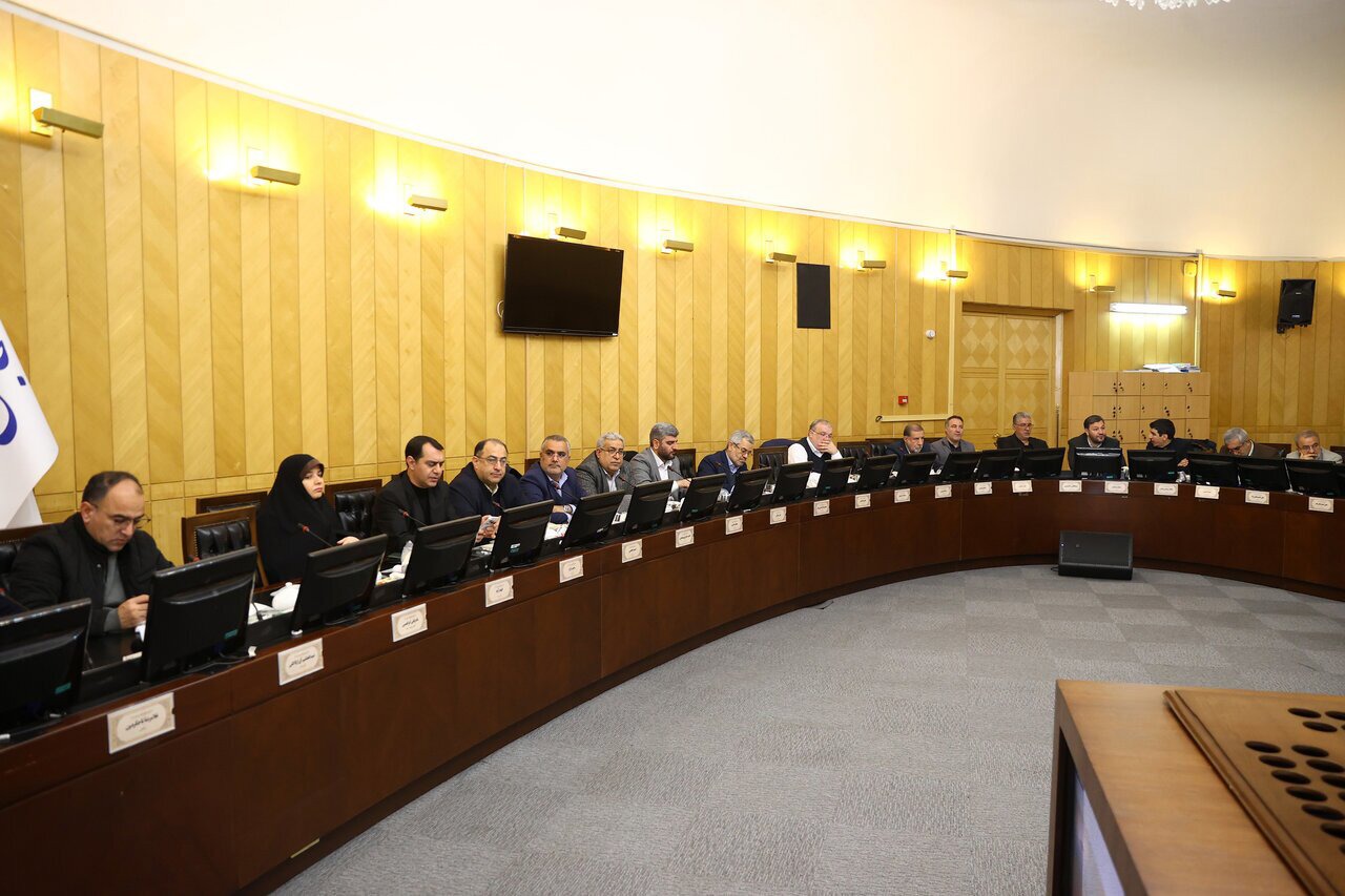 مصوبات کمیسیون تلفیق درباره نان، بنزین و ارز کالای اساسی