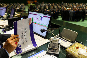 سرمقاله دنیای اقتصاد/ بودجه سیاسی یا اصلاحی؟