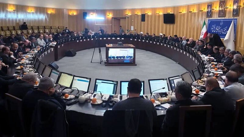 همراهی دولت و مجلس در توجه به معیشت مردم ضروری است