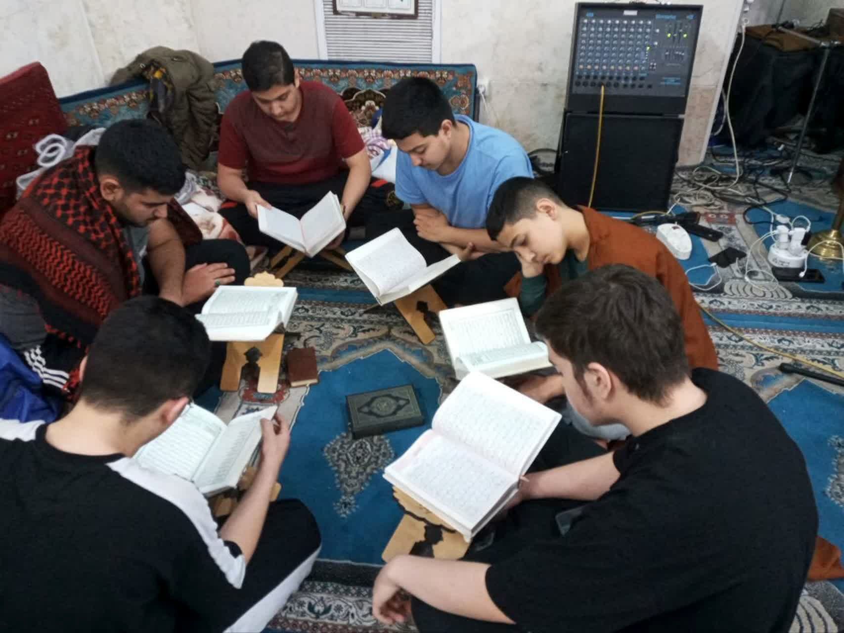 حضور پرشور ۸۰۰ دانش‌آموز منوجانی در مراسم معنوی اعتکاف