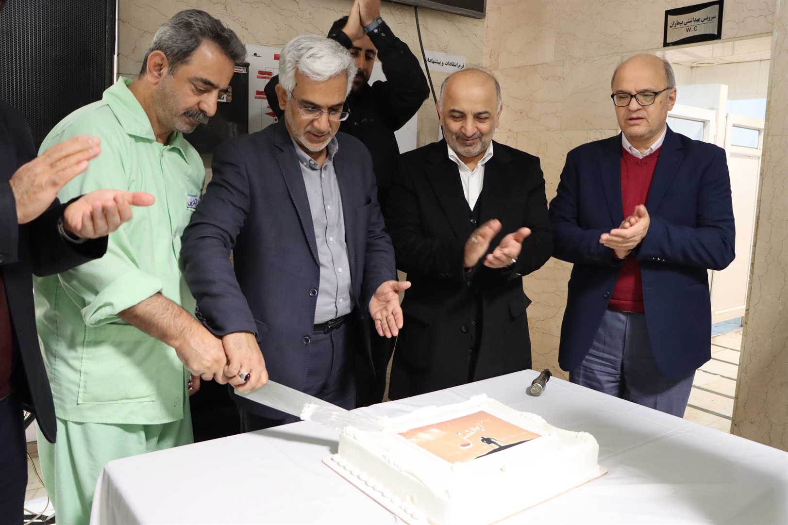 دیدار مدیرعامل بیمه دی با جانبازان بیمارستان صدر همزمان با بزرگداشت روز جانباز