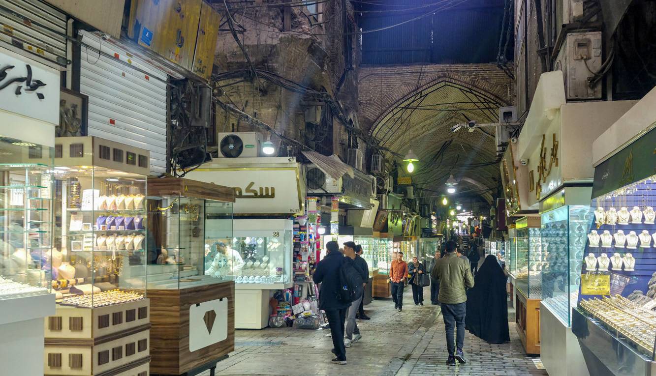 کرکره‌ها بالاست اما دخل‌ها آب رفته؛ روایت میدانی از بازار بزرگ تهران