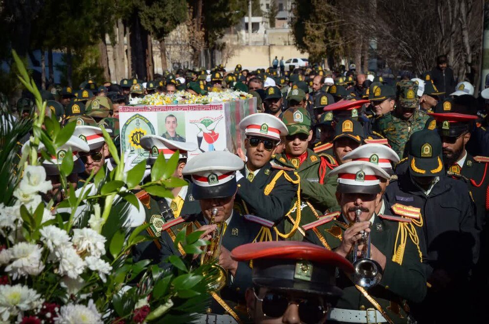 مراسم وداع با پیکر سرباز شهید «عالی‌پور» در کرمان برگزار شد+ عکس