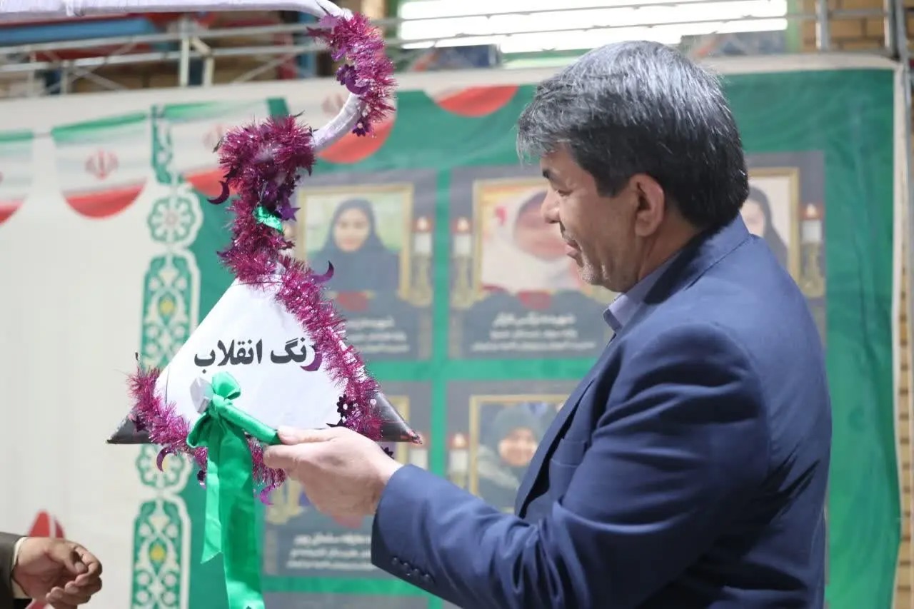 راه حل بسیاری از مشکلات، بازگشت به خواسته‌های اصیل مردم و آرمان‌های انقلاب