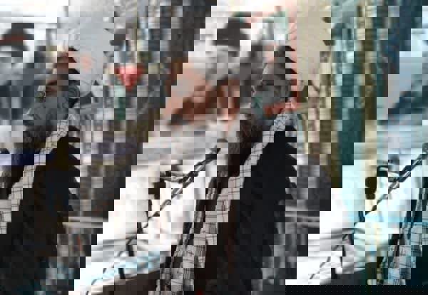 خطیب جمعه بافت: آمریکا به دنبال تسلیم و بلعیدن ایران است