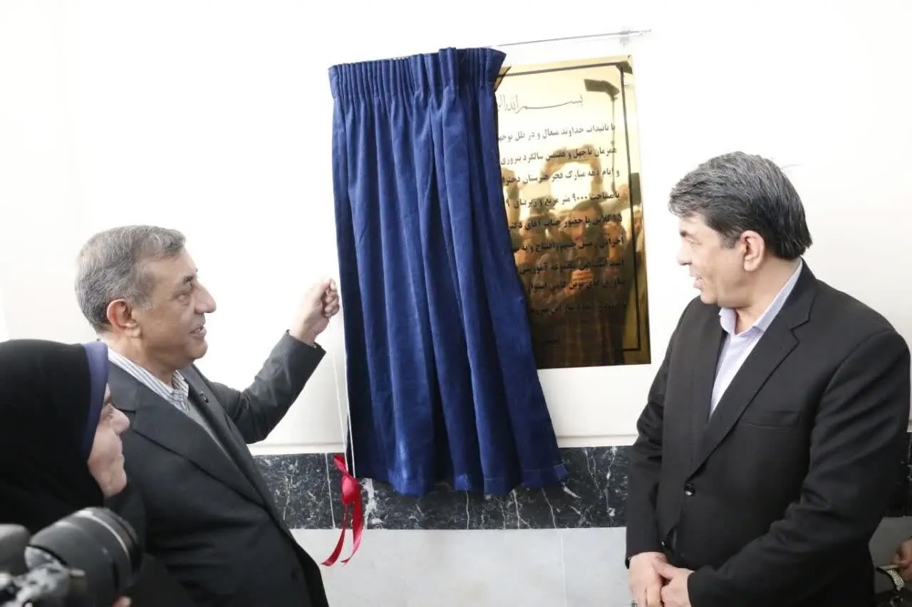 بهره‌برداری از ۲ باب مدرسه هوشمند ۳۰ کلاسه در ارگ جدید بم