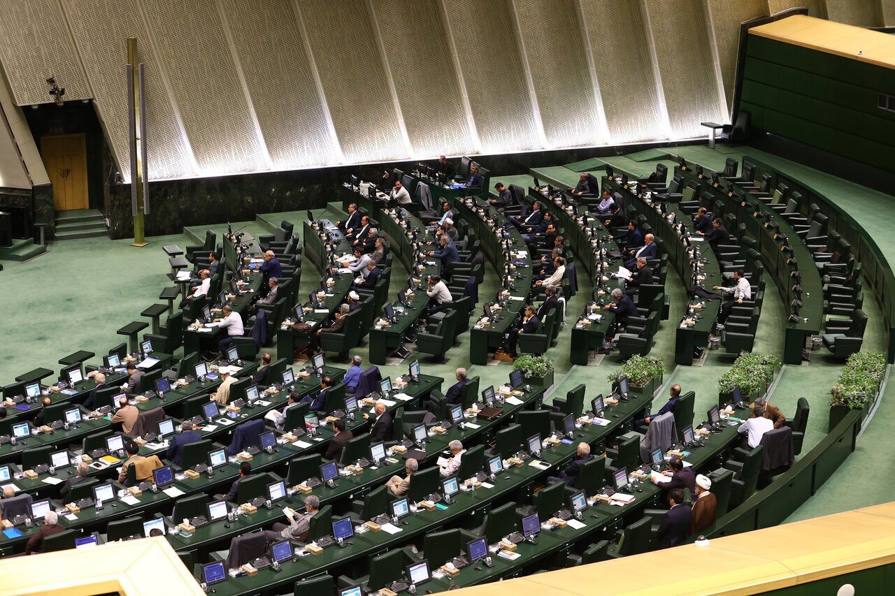 مجوز دولت برای دریافت ۲۰ میلیارد یورو فاینانس