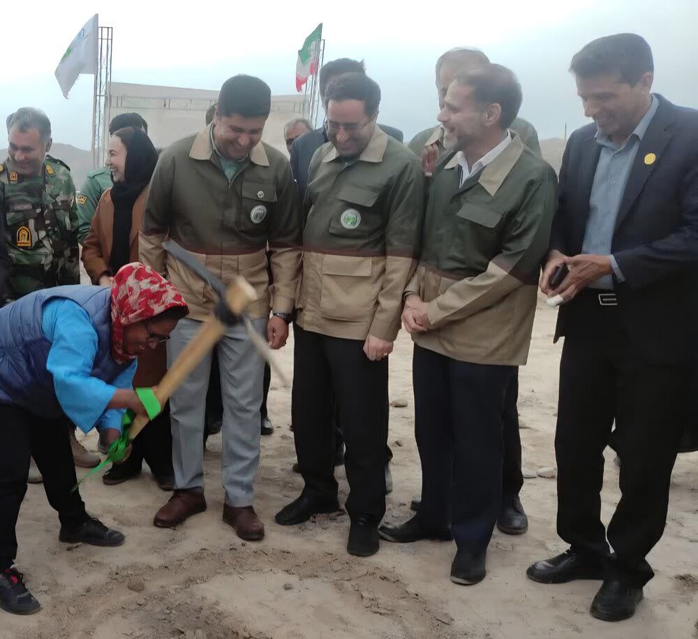 ایران با ۳۰۰ روز آفتابی در سال ظرفیت کم‌نظیری برای توسعه انرژی‌های پاک دارد