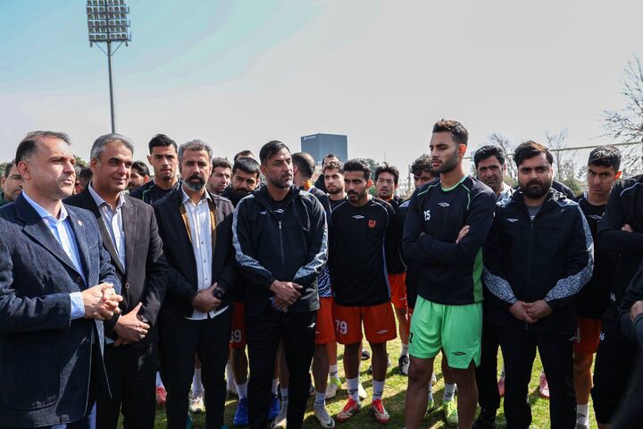 حضور مدیرعامل مس ایران در تمرین تیم مس رفسنجان