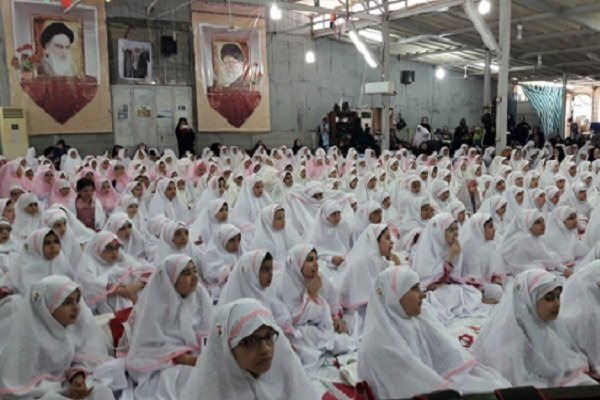 برگزاری جشن تکلیف ۵۰۰ دانش آموز دختر در منوجان