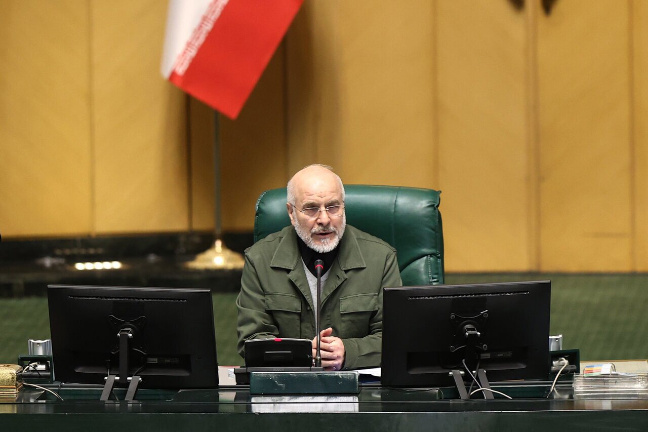 افزایش قیمت نان و بنزین در سال آینده صحت ندارد