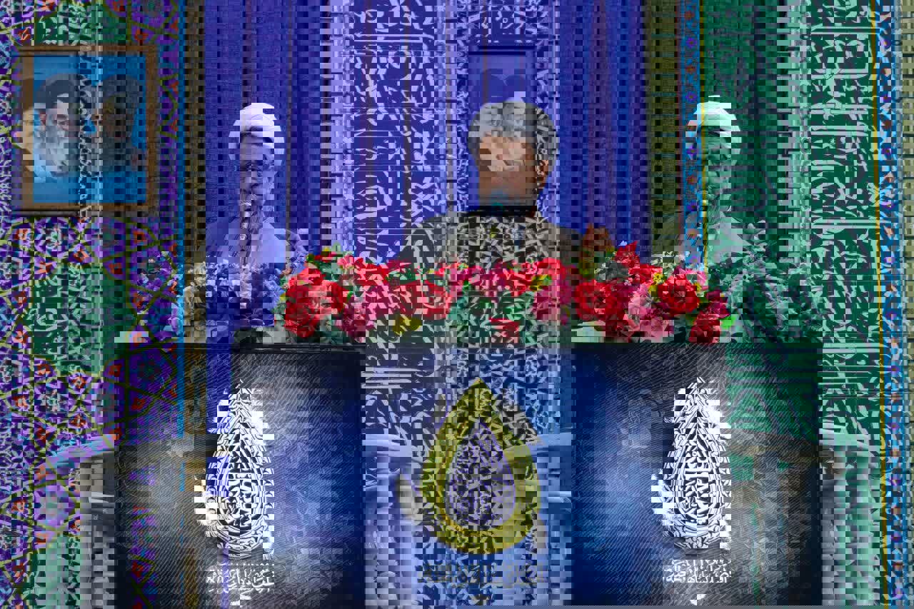 امام جمعه کرمان: جمهوری اسلامی در برابر فشارهای غرب تسلیم نمی شود