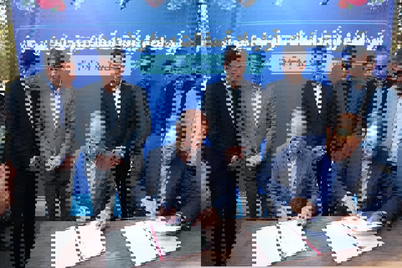 امضای قرارداد آسفالت معابر شهری سیرجان به ارزش ۷۰۰ میلیارد تومان