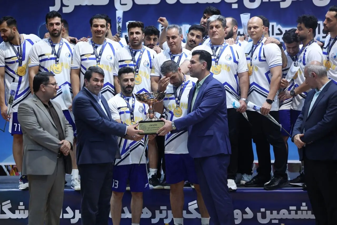حضور استاندار کرمان در اختتامیه لیگ برتر هندبال کشور