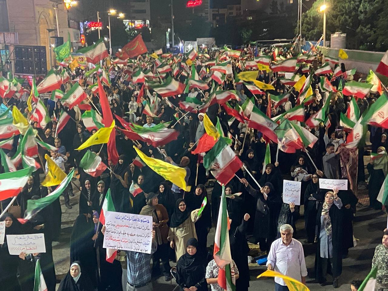 فریاد وحدت کرمانی‌ها؛ «پرچمتو بالا بگیر هموطن»
