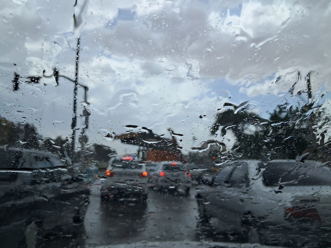 ساخت ۶۰۰ پارکینگ جدید در شهر خودروسالار کرمان؛ درمان یا بازتولید بحران ترافیک؟