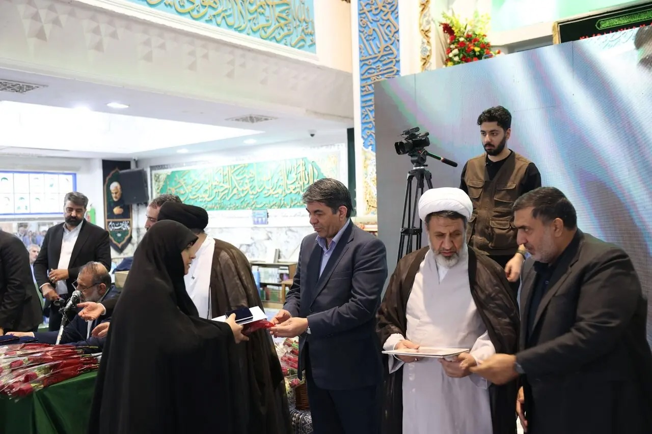 تکریم خانواده ۵۸ شهید جنگ رمضان در استان با حضور استاندار کرمان