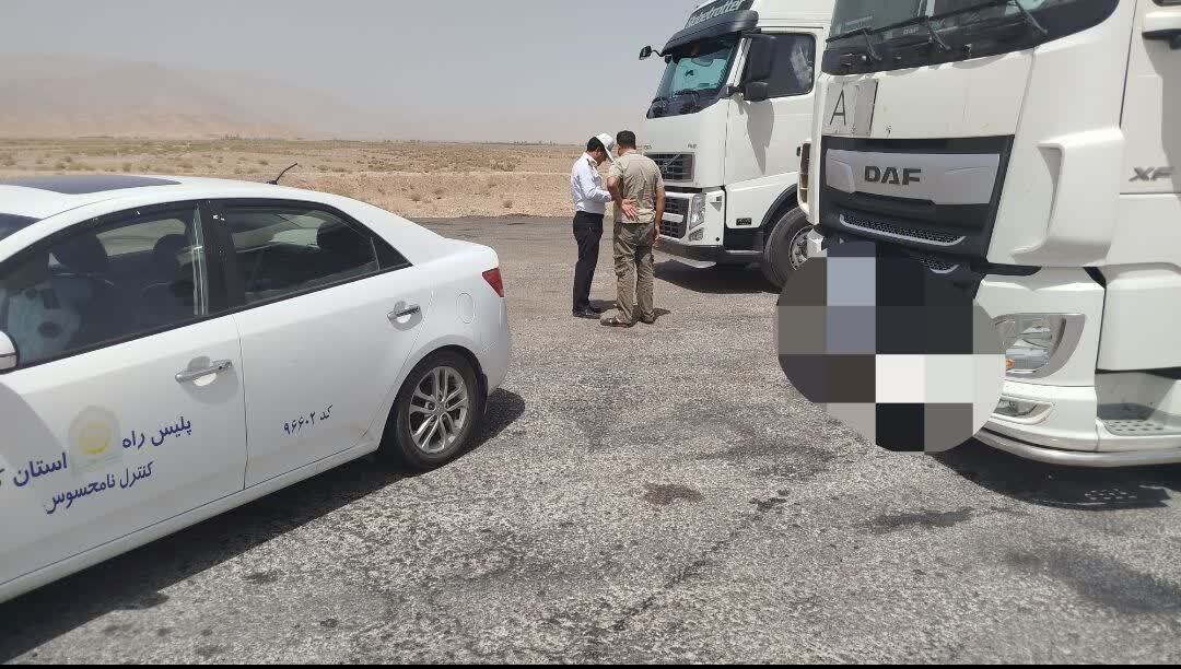 توقیف دو دستگاه کامیون حادثه‌ساز توسط پلیس راه شمال کرمان