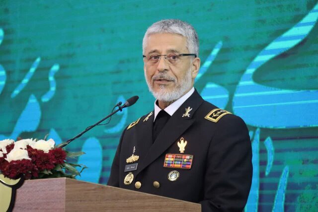 دریادار سیاری: تنگه‌ی هرمز و خلیج فارس تحت کنترل ماست