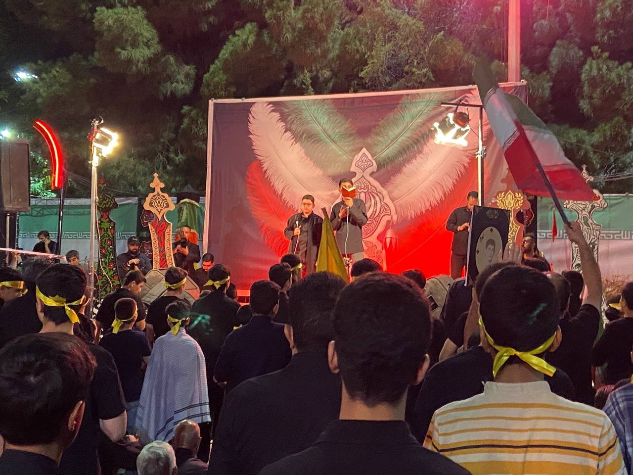 مداحی و عزاداری نوجوانان کرمانی در اجتماع مردمی میدان کوثر