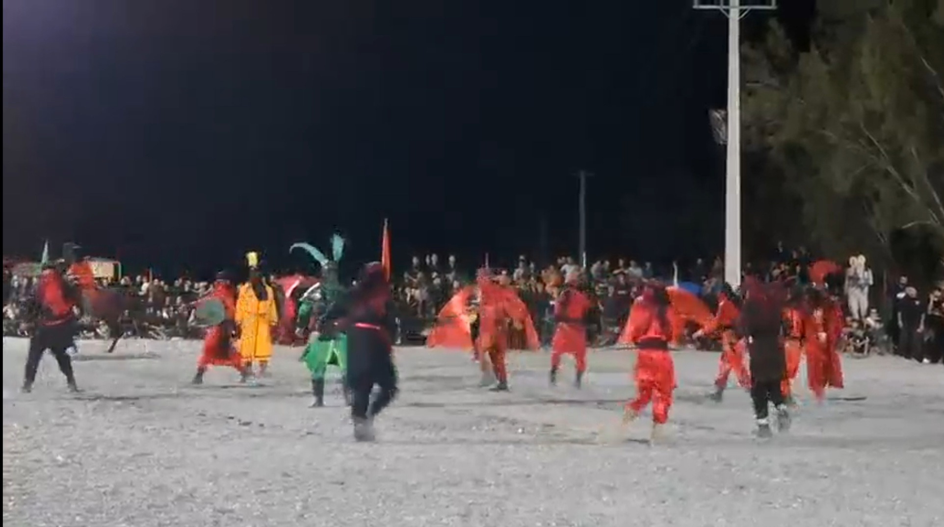 آیین باشکوه تعزیه‌خوانی شام غریبان در عنبرآباد