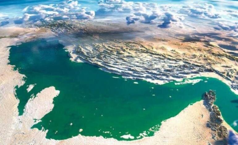 تردد درتنگه هرمزمطابق ترتیبات ایرانی انجام می‌شود