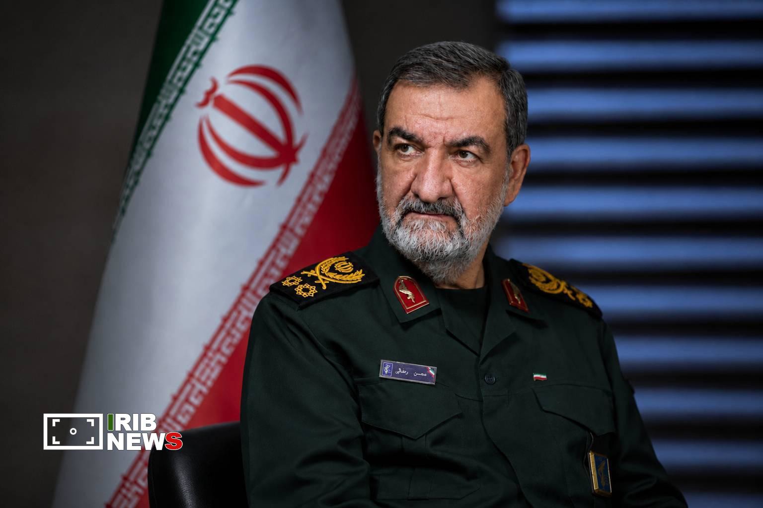 سرلشکر رضایی: مردم در سخت‌ترین شرایط پرچم ایران را برافراشته‌اند