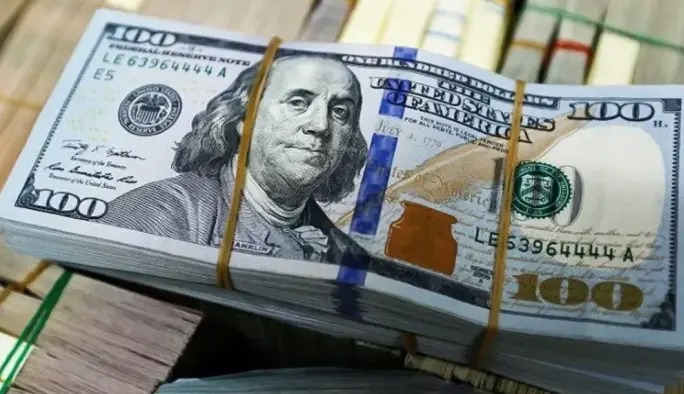پیش‌بینی قیمت دلارِ فردا «دوشنبه»؛ دورخیز برای کانال ۱۸۰ هزار تومان