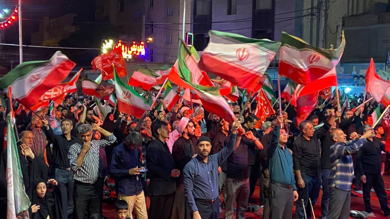 حماسه آفرینی باشکوه مردم کرمان برای ایستادگی پای پرچم ایران