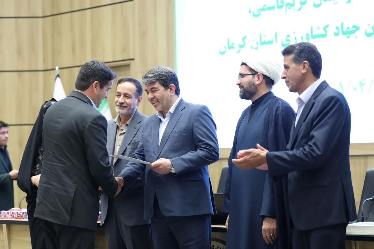 باید کشاورزی سازگار با کم‌آبی را در سراسر استان دنبال کرد