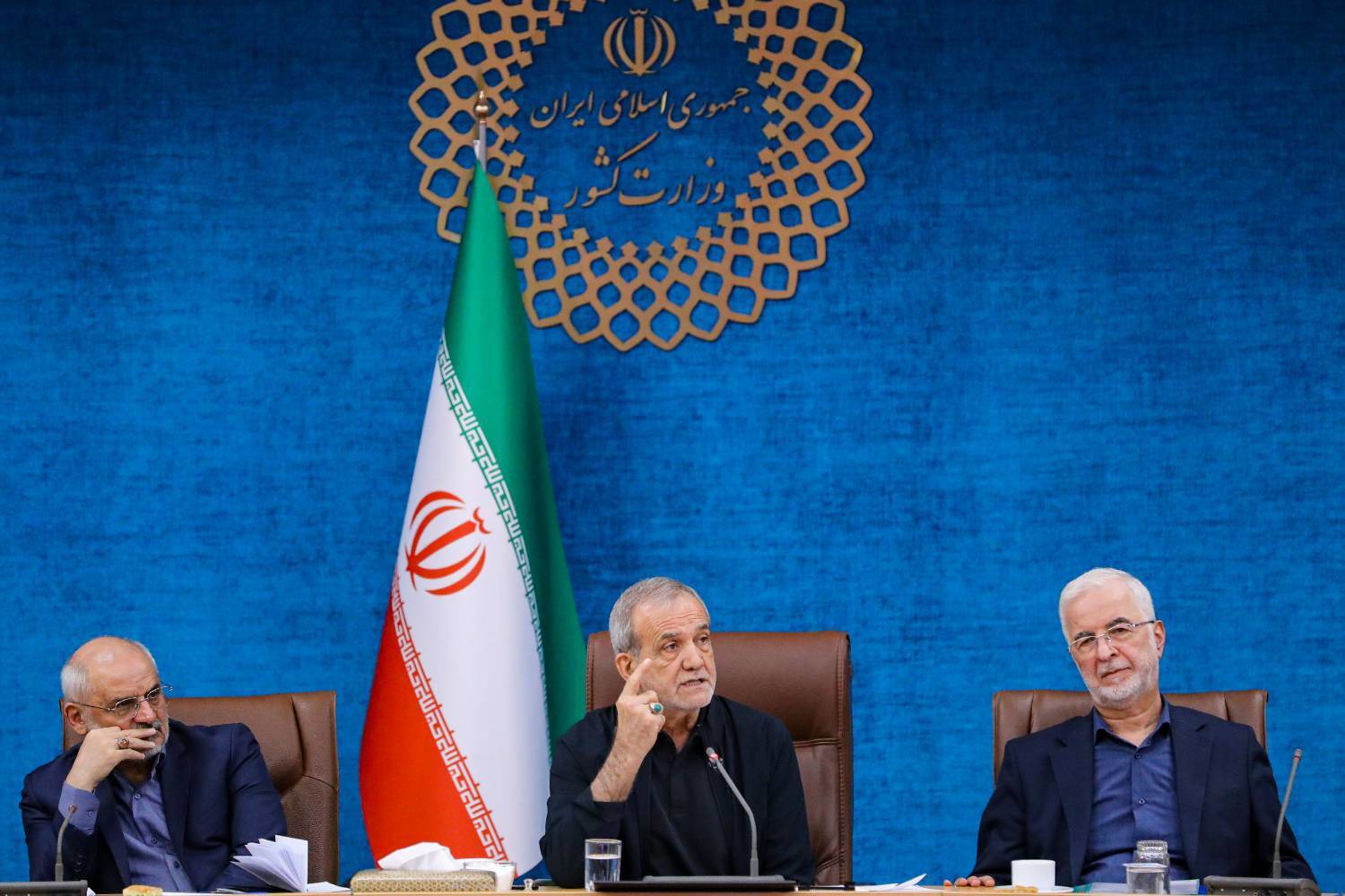 برای عبور از چالش‌های کشور نیازمند به میدان آمدن همه جریان‌های سیاسی هستیم