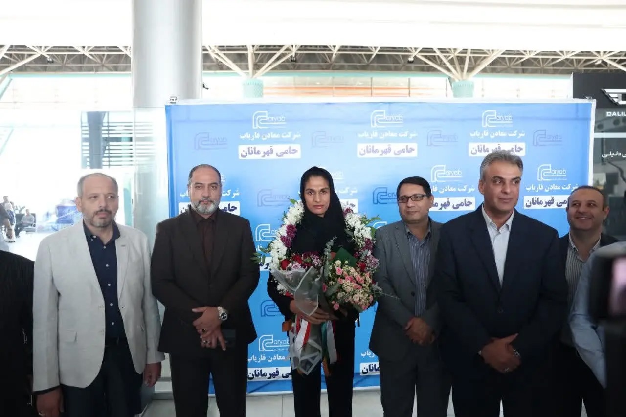 استقبال معاون سیاسی و اجتماعی استاندار از قهرمان رکوردشکن دوومیدانی کشور
