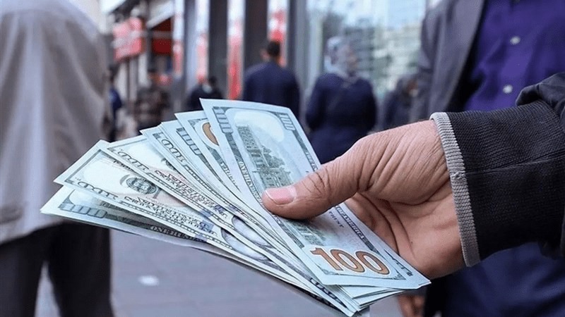 چرا دلار ۲۲۰ هزار تومان شد؟