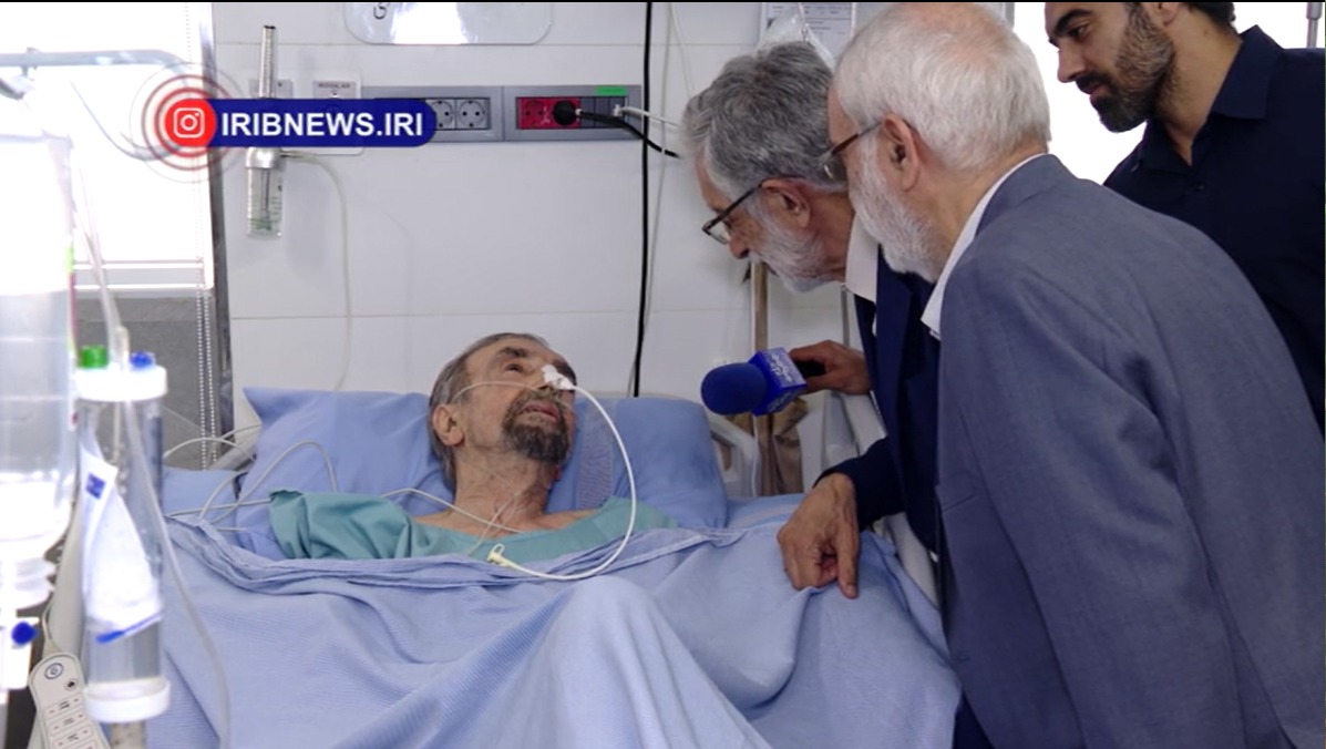 عیادت نمایندگان رهبر انقلاب از موسوی گرمارودی چهره ماندگار شعر و ادبیات