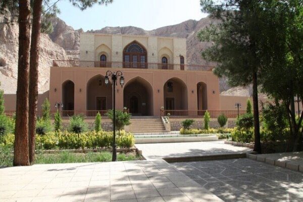 درب های بسته باغ تاریخی ۴۰۰ ساله؛ کرمانیها داخل بیرم آباد را ندیده اند