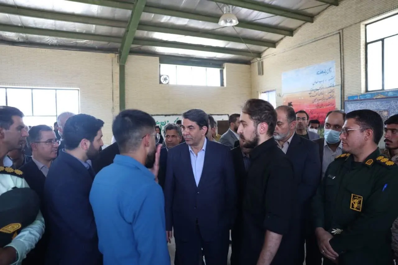 بازدید استاندار کرمان از اردوی جهادی پزشکی سلامت در شهرستان عنبرآباد