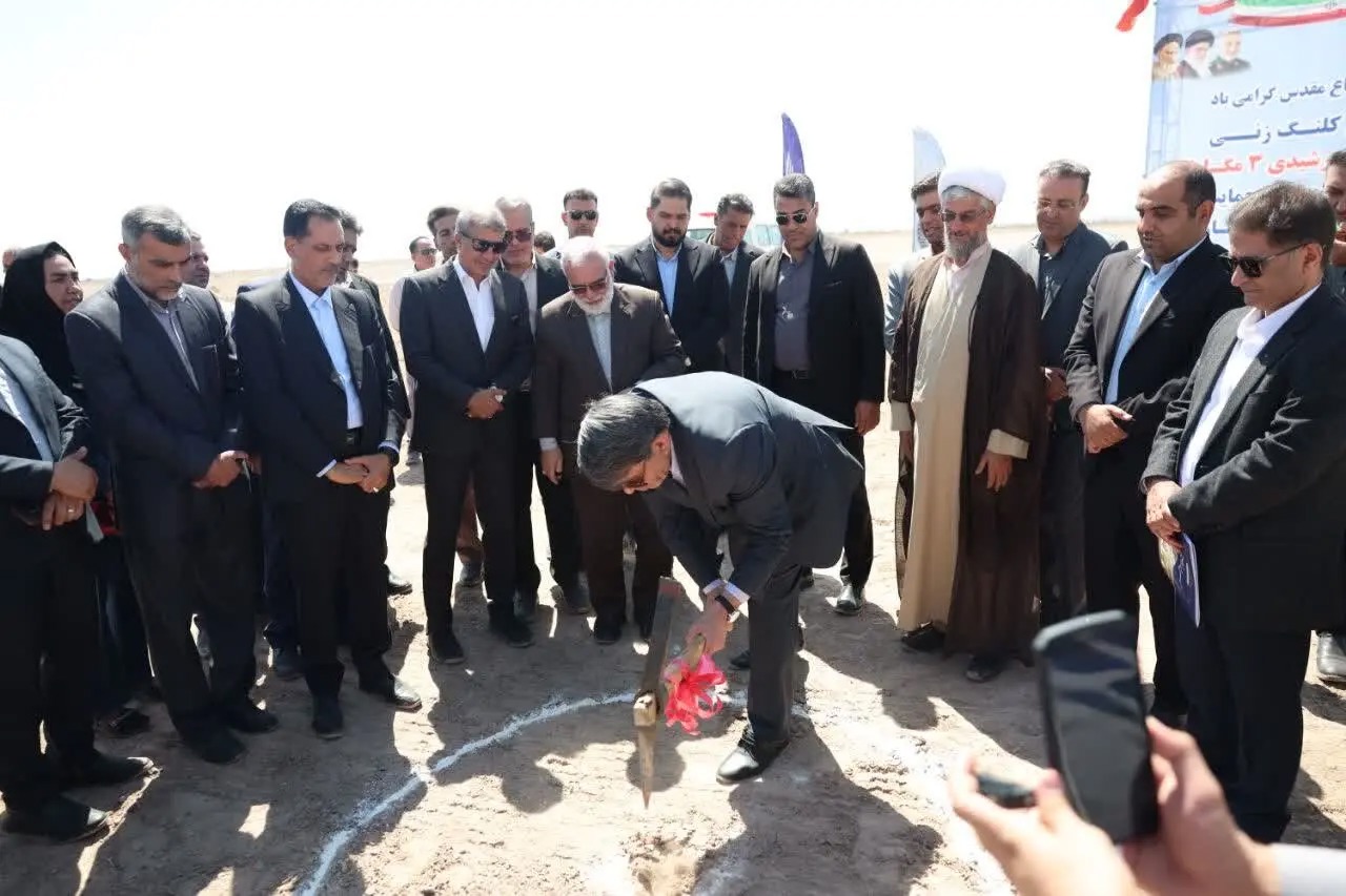 نیروگاه خورشیدی ۳ مگاواتی مددجویان کمیته امداد در انار کلنگ زنی شد